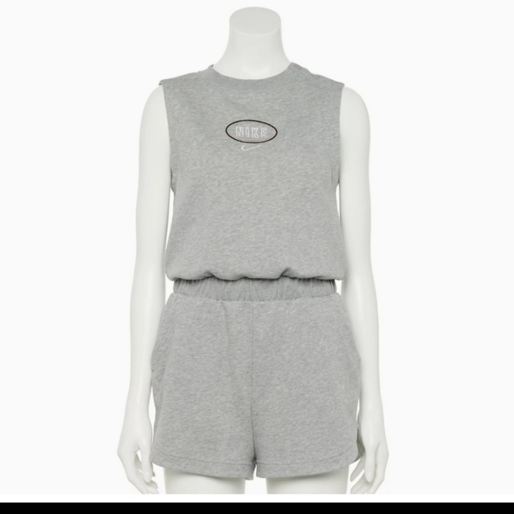 New Nike women's jumper